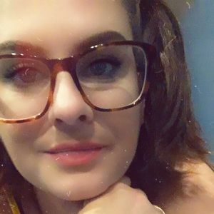 Meet your Posher, Madeline